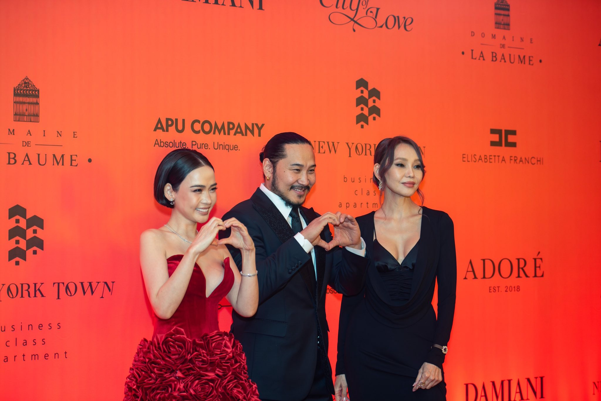 Нарантуул, Бөмбөгөрөөс Зайсан хилл хүртэл Э.Одгэрэл, О.Дөлгөөнийг биширсэн “City of Love”